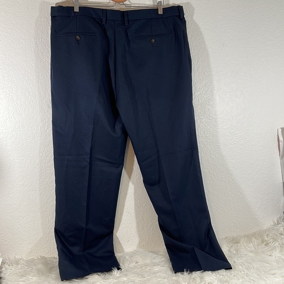 Amazon Essentials Men's Classic-Fit Expandable-Waist Flat-Front Dress Pant 42x32 - Picture 5 of 13